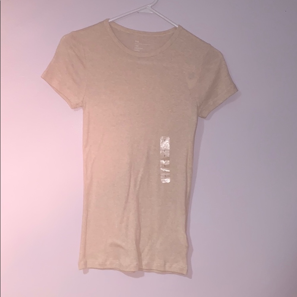 Basic tee never worn